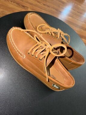 G.H. Bass & Co. Women's Tan Leather Lace-Up Moccasin Flats